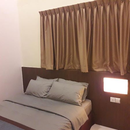 De Benz Inn Malacca Extérieur photo