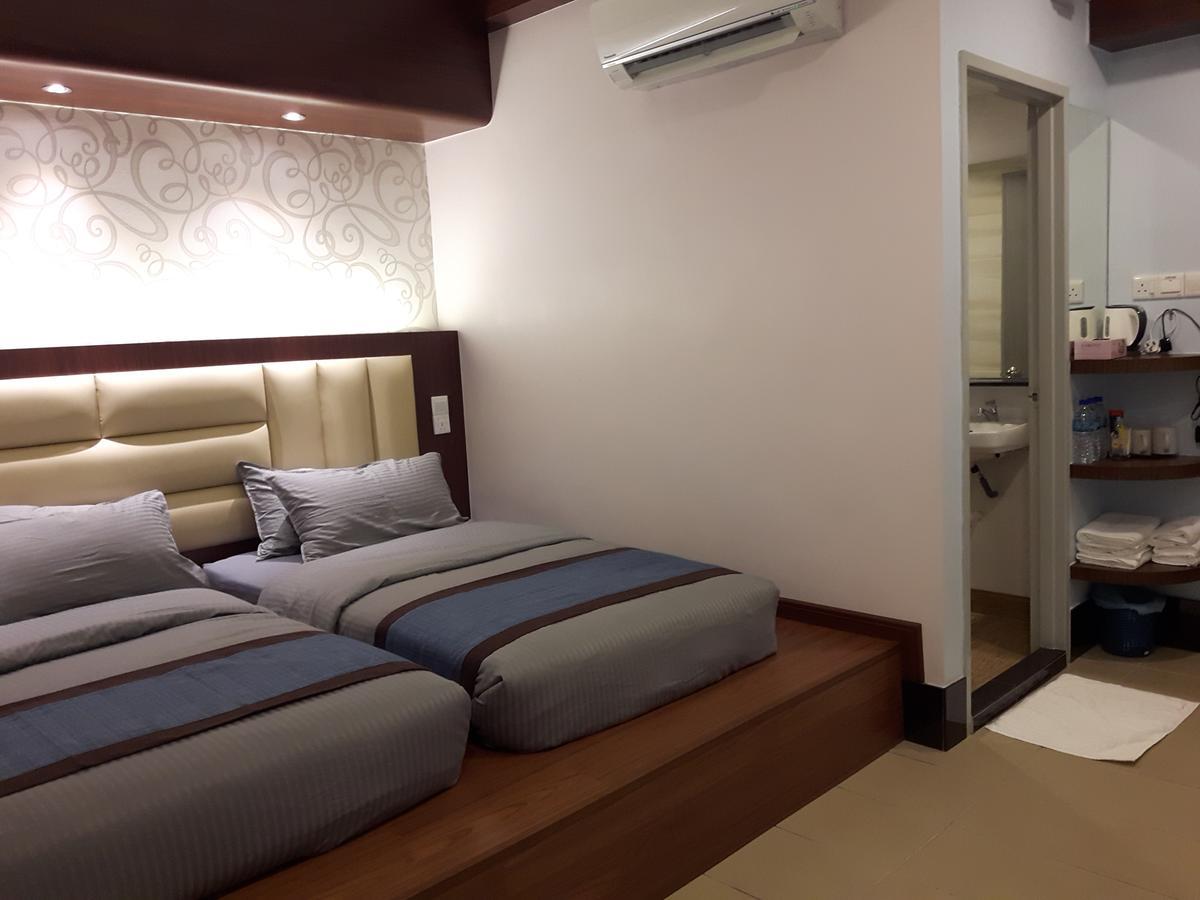 De Benz Inn Malacca Extérieur photo