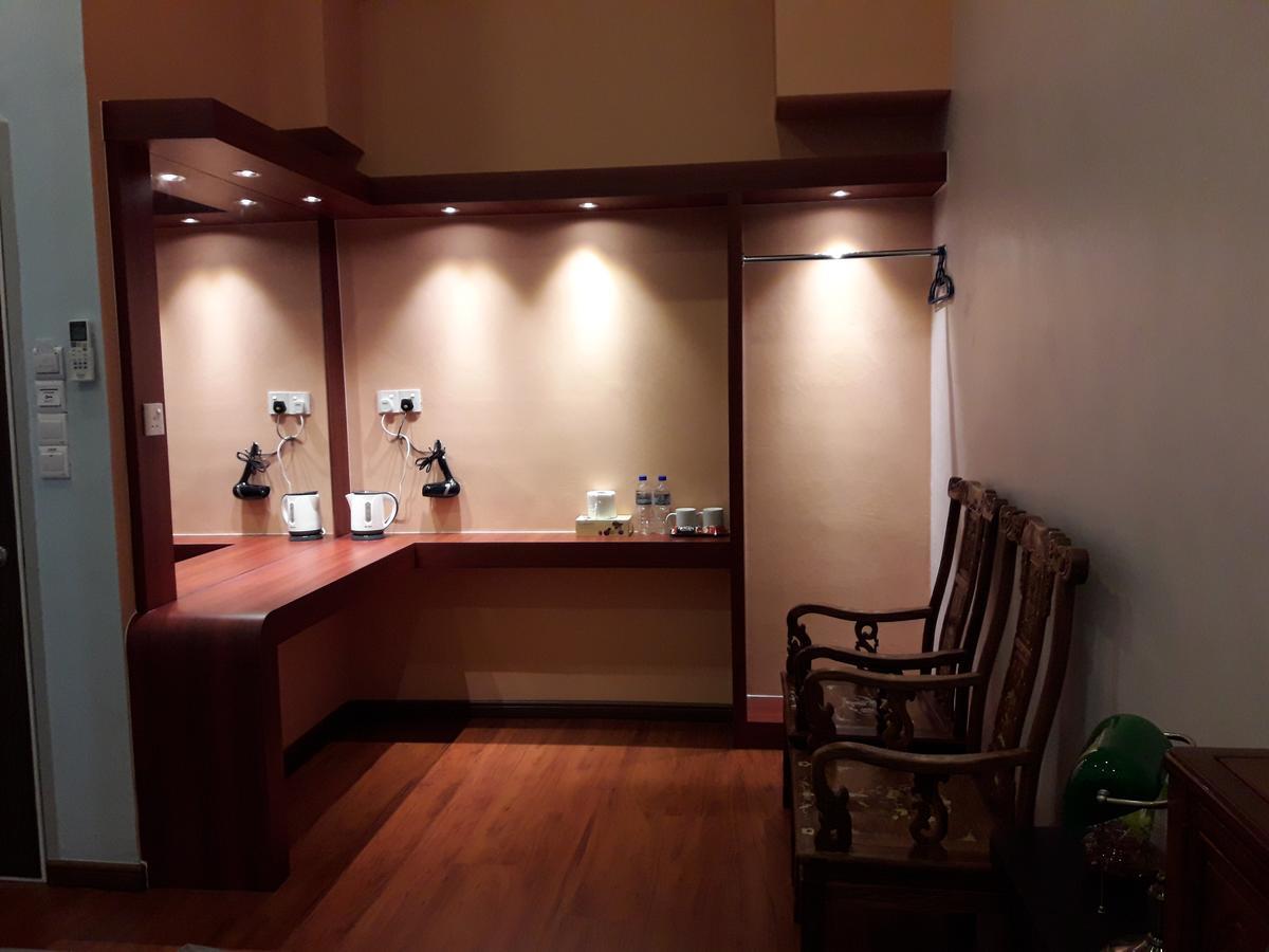 De Benz Inn Malacca Extérieur photo