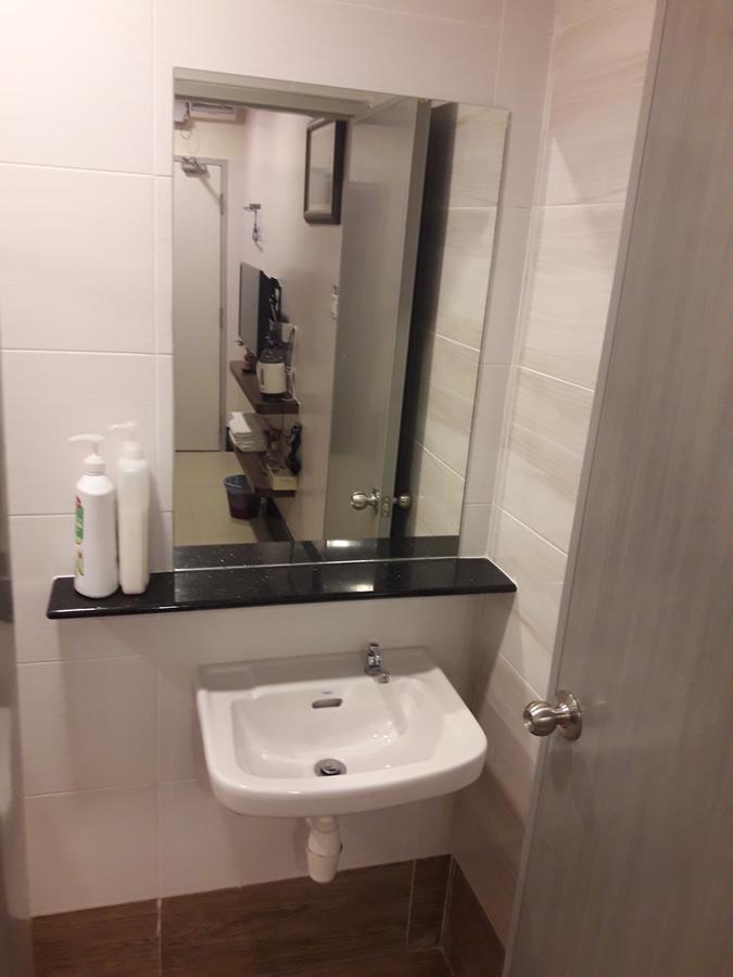 De Benz Inn Malacca Extérieur photo
