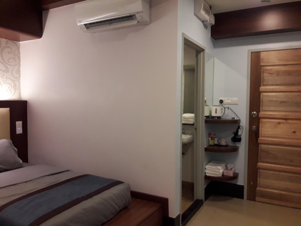 De Benz Inn Malacca Extérieur photo